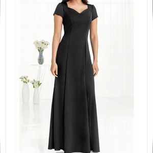 Stage Accents Black Formal Maxi Short Sleeves Sweetheart Neckline Dress. 8